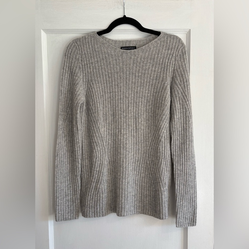 Women's Banana Republic Light Gray Wool & Cashmere Blend Sweater Size Medium